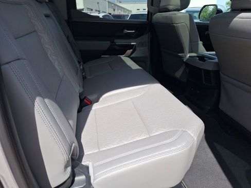 Used 2023 Toyota Tundra Limited AWD/4WD image 31