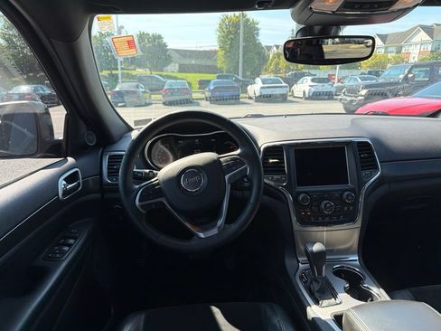 Used 2018 Jeep Grand Cherokee Altitude RWD image 10