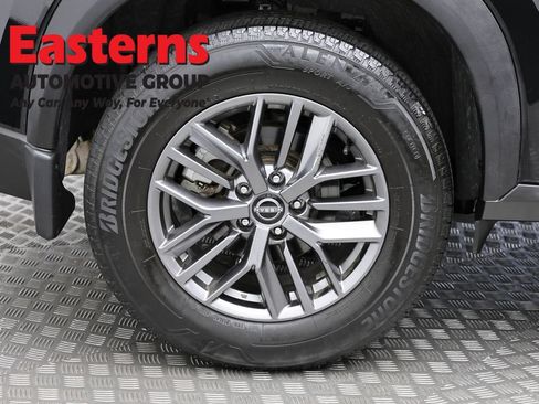 Used 2023 Nissan Rogue S AWD/4WD image 30