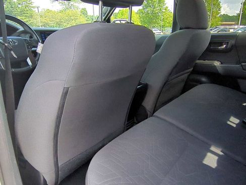 Used 2017 Toyota Tacoma TRD Off-Road image 18