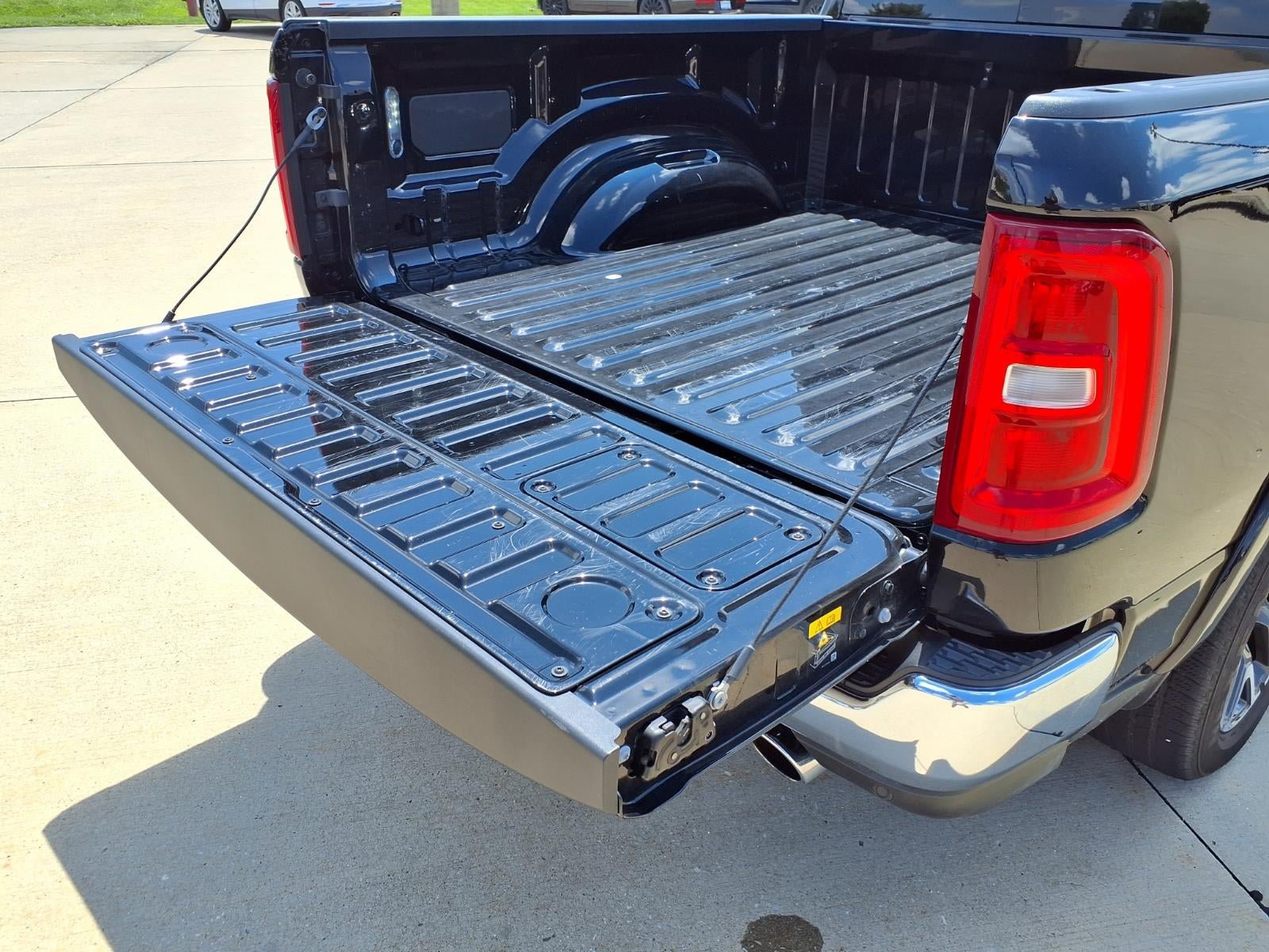Used 2025 RAM 1500 Laramie AWD/4WD image 38