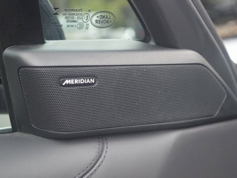 Used 2025 Land Rover Range Rover SE image 12