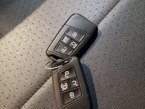 Used 2021 Volkswagen Tiguan SEL AWD/4WD image 30