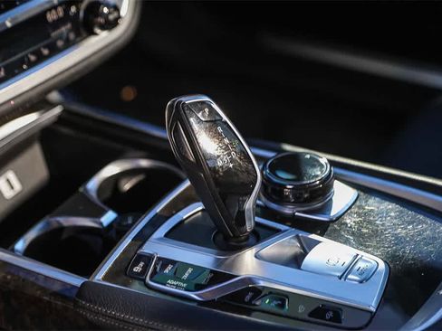 Used 2017 BMW 740e xDrive image 19