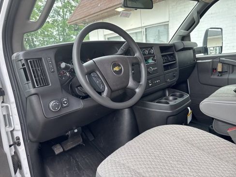 New 2024 Chevrolet Express 3500 w/ Power Convenience Package image 19