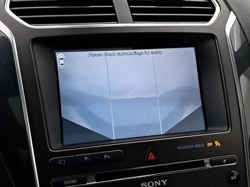 Used 2017 Ford Explorer Limited w/ Equipment Group 301A FWD image 18