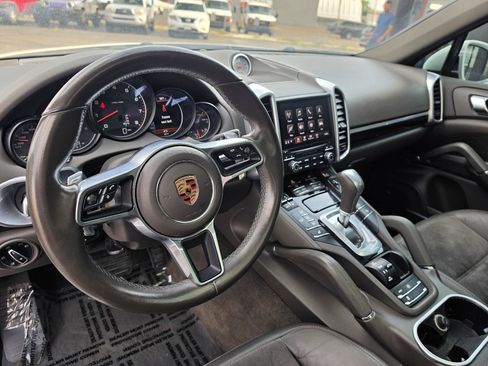 Used 2017 Porsche Cayenne Platinum Edition AWD/4WD image 24