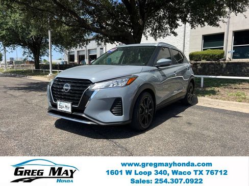 Used 2023 Nissan Kicks SV FWD image 3