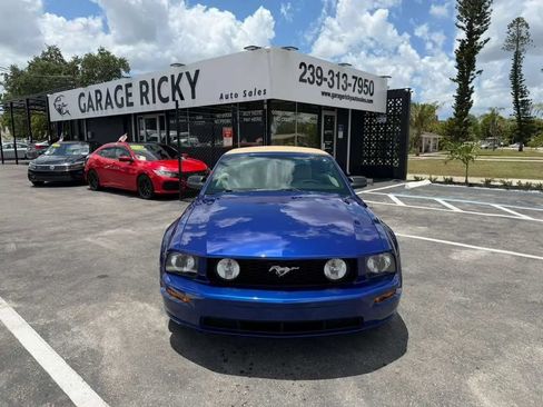 Used 2005 Ford Mustang GT RWD image 2