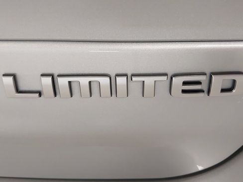 New 2025 Jeep Grand Cherokee L Limited w/ Luxury Tech Group II image 33