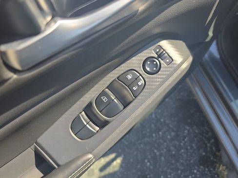 Used 2025 Nissan Altima 2.5 SV FWD image 11