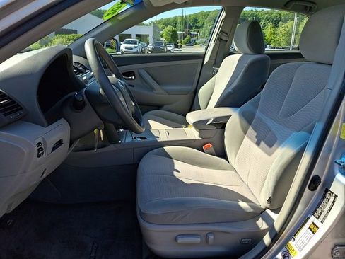 Used 2011 Toyota Camry LE FWD image 14