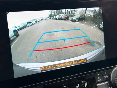 Used 2024 Toyota Highlander XLE image 34