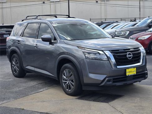 Used 2022 Nissan Pathfinder SV FWD image 3