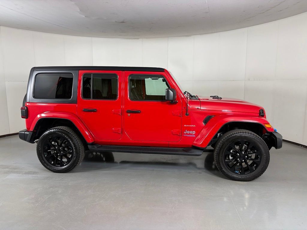 Used 2022 Jeep Wrangler Unlimited Sahara w/ Cold Weather Group AWD/4WD image 9