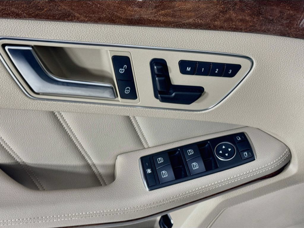 Used 2013 Mercedes-Benz E 350 4MATIC Sedan image 21