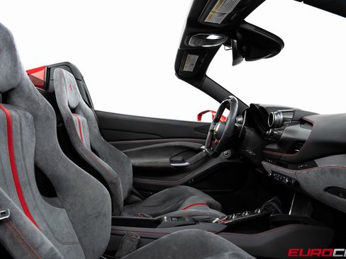 Used 2022 Ferrari F8 Tributo image 38