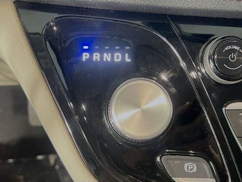 Used 2020 Chrysler Pacifica Limited FWD image 24