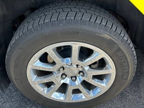 Used 2017 GMC Yukon Denali AWD/4WD image 8
