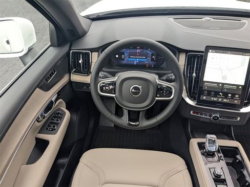 New 2026 Volvo XC90 T8 Plus w/ Protection Package Premier image 25