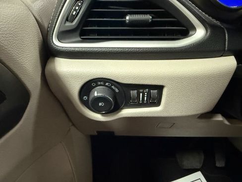 Used 2024 Chrysler Pacifica Limited FWD image 20