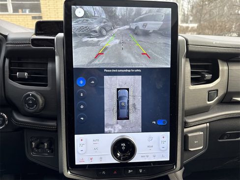 Used 2024 Ford Expedition Platinum image 6