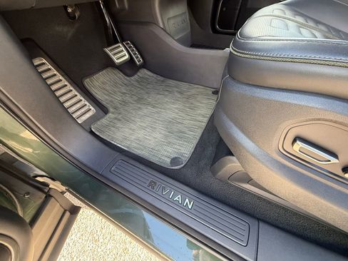 Used 2024 Rivian R1S Adventure AWD/4WD image 12