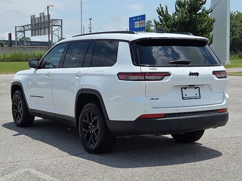 Used 2024 Jeep Grand Cherokee L Altitude AWD/4WD image 4