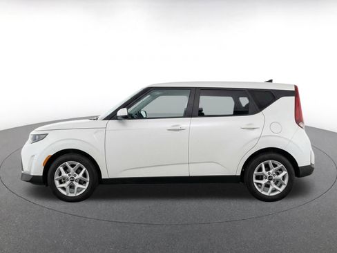 Used 2025 Kia Soul LX w/ LX Technology Package FWD image 6