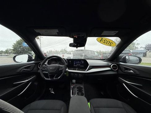 Used 2024 Chevrolet Trax RS w/ Driver Confidence Package image 18