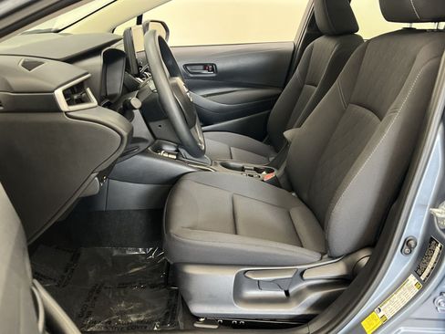 Used 2025 Toyota Corolla LE w/ LE Premium Package FWD image 12