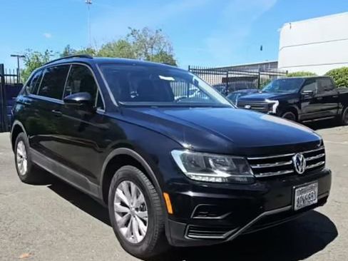 Used 2018 Volkswagen Tiguan S w/ 3rd Row Seat Package AWD/4WD image 4