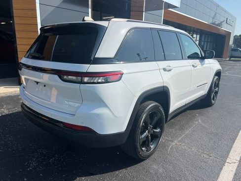 Used 2024 Jeep Grand Cherokee Altitude AWD/4WD image 23