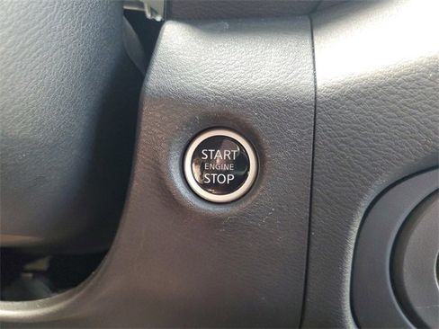 Used 2024 Nissan Frontier SV w/ SV Convenience Package image 23