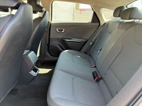 Used 2025 Kia K4 LXS image 24