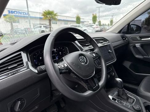 Used 2020 Volkswagen Tiguan SEL w/ 3rd Row Seat Package AWD/4WD image 12