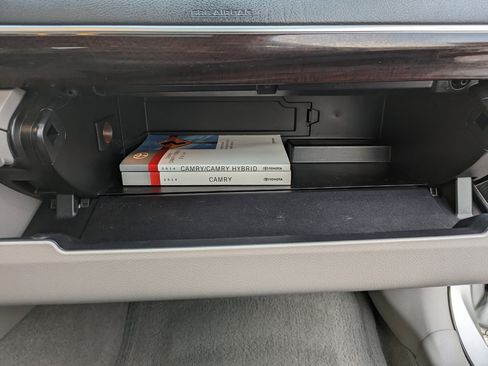 Used 2014 Toyota Camry XLE image 24