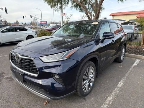 Used 2024 Toyota Highlander Platinum image 15