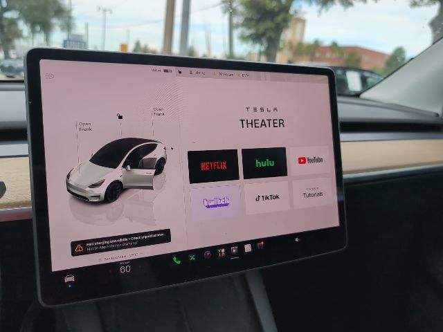 Used 2022 Tesla Model Y Long Range AWD/4WD image 16