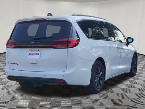 Used 2023 Chrysler Pacifica Touring w/ S Appearance Package FWD image 5