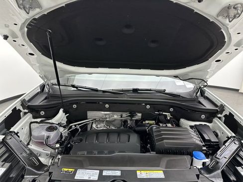 Certified 2025 Volkswagen Atlas SE image 27