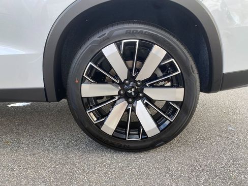 New 2025 Mitsubishi Outlander SE image 30