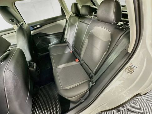 Certified 2024 Volkswagen Taos SE FWD image 24