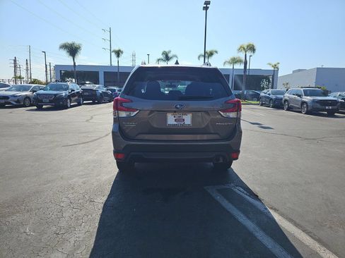 Used 2023 Subaru Forester Premium AWD/4WD image 6