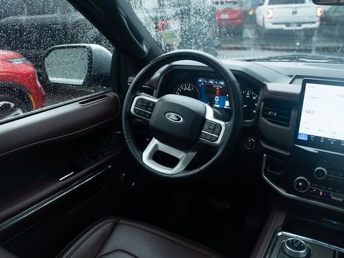 Used 2024 Ford Expedition Limited image 9
