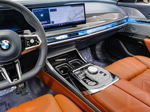 Used 2023 BMW 760i xDrive image 24