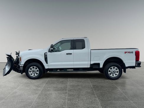 Used 2024 Ford F250 XLT w/ FX4 Off-Road Package AWD/4WD image 2
