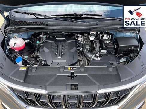 Used 2024 Kia Carnival EX FWD image 9