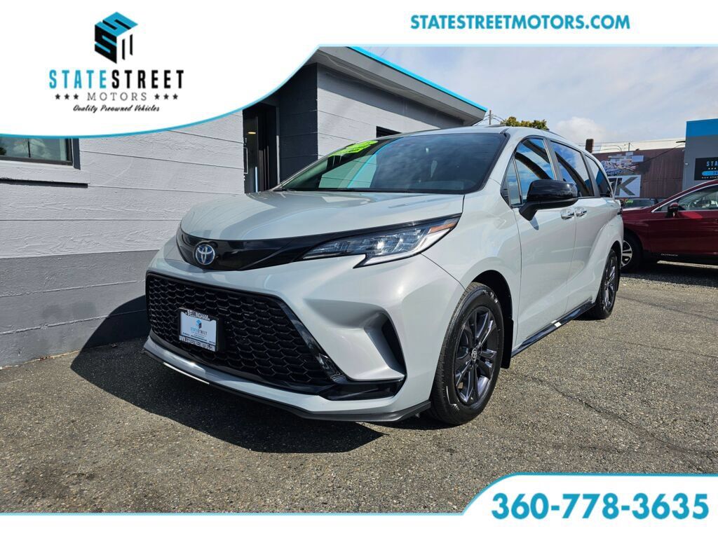 Used 2025 Toyota Sienna XSE AWD/4WD image 1