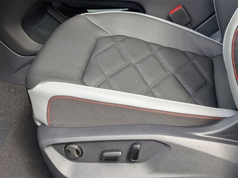 New 2025 Volkswagen Atlas Peak Edition SE image 8